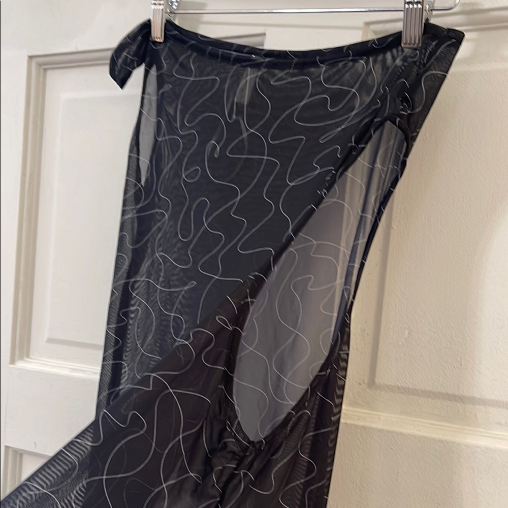 Chic Black Long Sleeve Swim Coverup - Picture 3 of 7